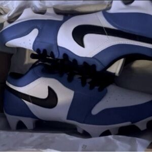 I’m selling Nike/jordan dunks there football cleats